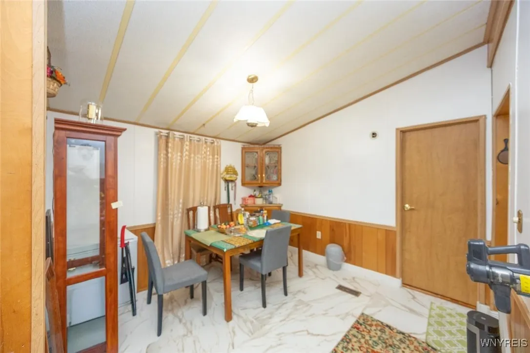 455 Chestnut Drive, Lockport Town, New York 14094, Lockport Town, New York 14094, 3 Bedrooms Bedrooms, 5 Rooms Rooms,2 BathroomsBathrooms,Residential,For Sale,455 Chestnut Drive, Lockport Town, New York 14094,0,B1647299