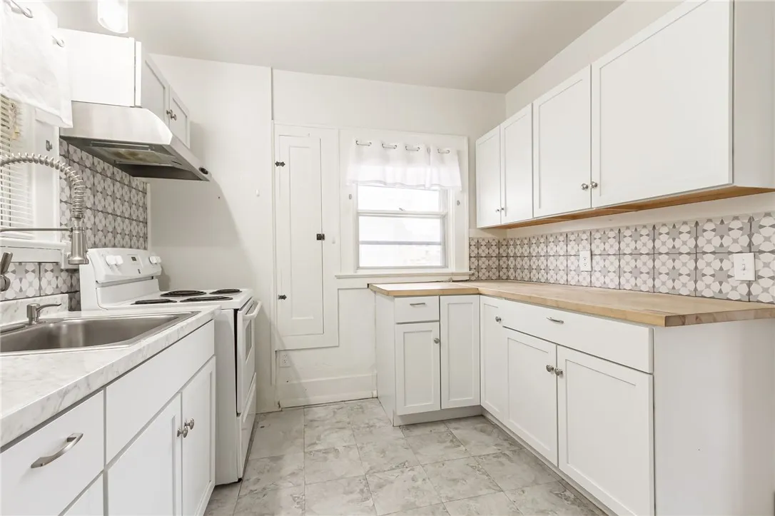 334 E Ridge Road, Rochester, New York 14621, Rochester, New York 14621, 3 Bedrooms Bedrooms, 6 Rooms Rooms,1 BathroomBathrooms,Residential,For Sale,334 E Ridge Road, Rochester, New York 14621,0,R1647315