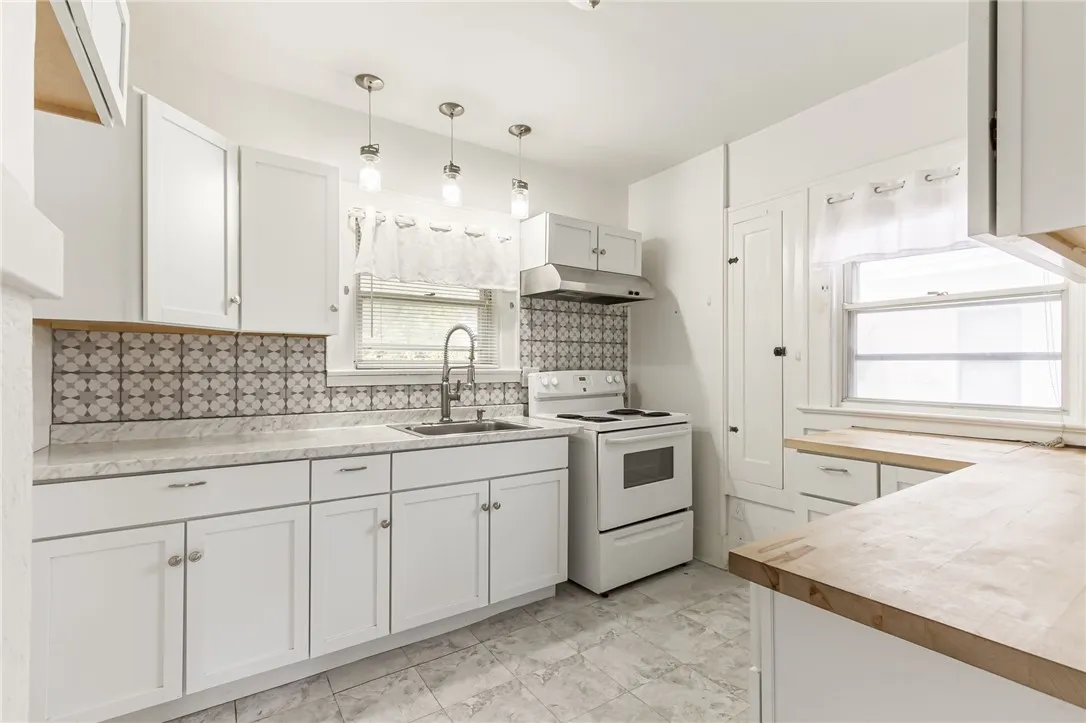 334 E Ridge Road, Rochester, New York 14621, Rochester, New York 14621, 3 Bedrooms Bedrooms, 6 Rooms Rooms,1 BathroomBathrooms,Residential,For Sale,334 E Ridge Road, Rochester, New York 14621,0,R1647315