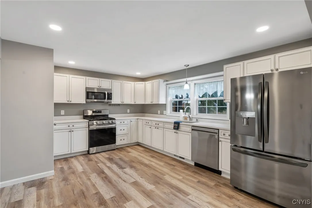 8768 State Route 5, Manlius, New York 13037, Manlius, New York 13037, 3 Bedrooms Bedrooms, 7 Rooms Rooms,2 BathroomsBathrooms,Residential,For Sale,8768 State Route 5, Manlius, New York 13037,0,S1647288