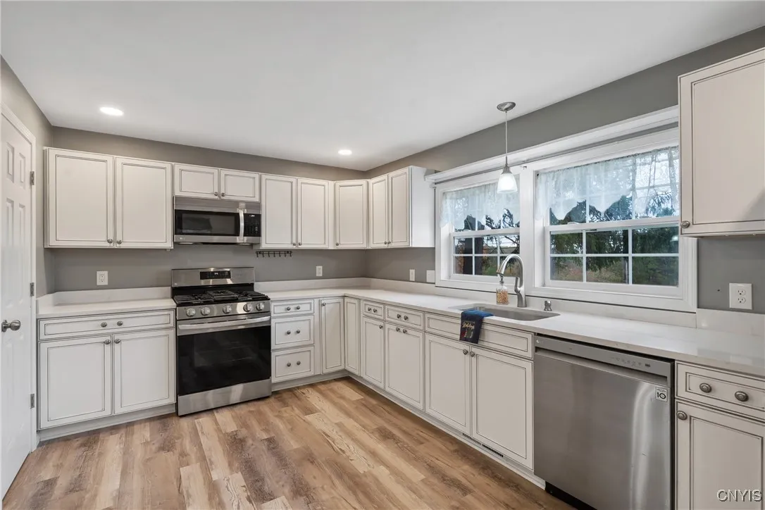 8768 State Route 5, Manlius, New York 13037, Manlius, New York 13037, 3 Bedrooms Bedrooms, 7 Rooms Rooms,2 BathroomsBathrooms,Residential,For Sale,8768 State Route 5, Manlius, New York 13037,0,S1647288