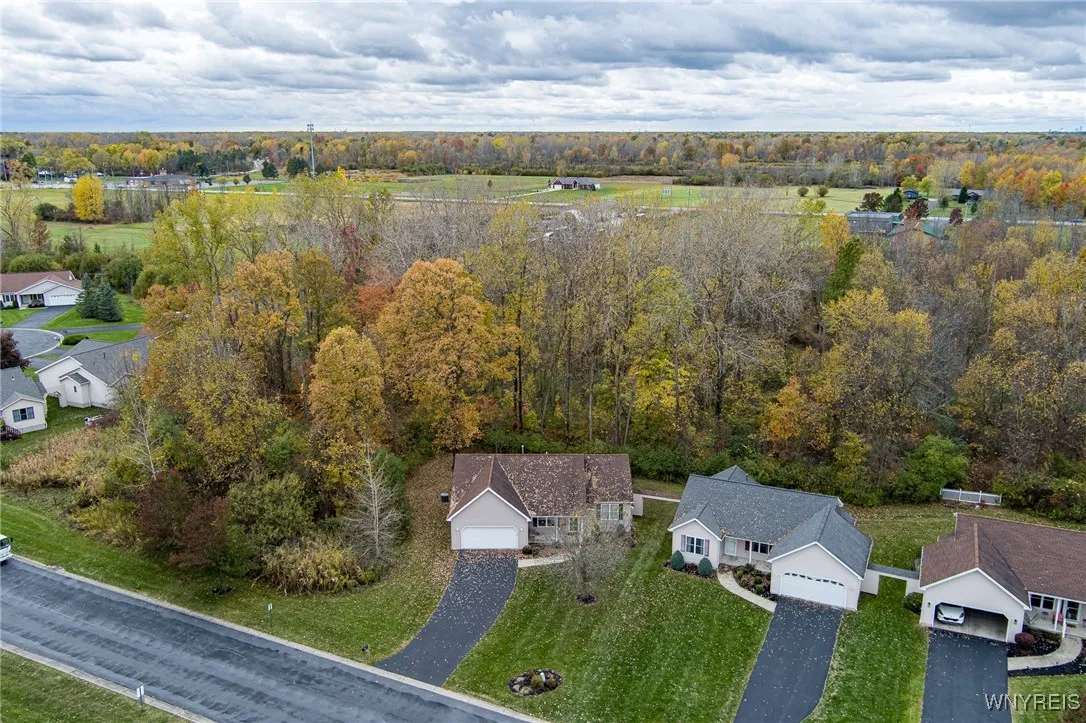 34 Alexander Parkway, Pendleton, New York 14120, Pendleton, New York 14120, 2 Bedrooms Bedrooms, 7 Rooms Rooms,2 BathroomsBathrooms,Residential,For Sale,34 Alexander Parkway, Pendleton, New York 14120,0,B1647118