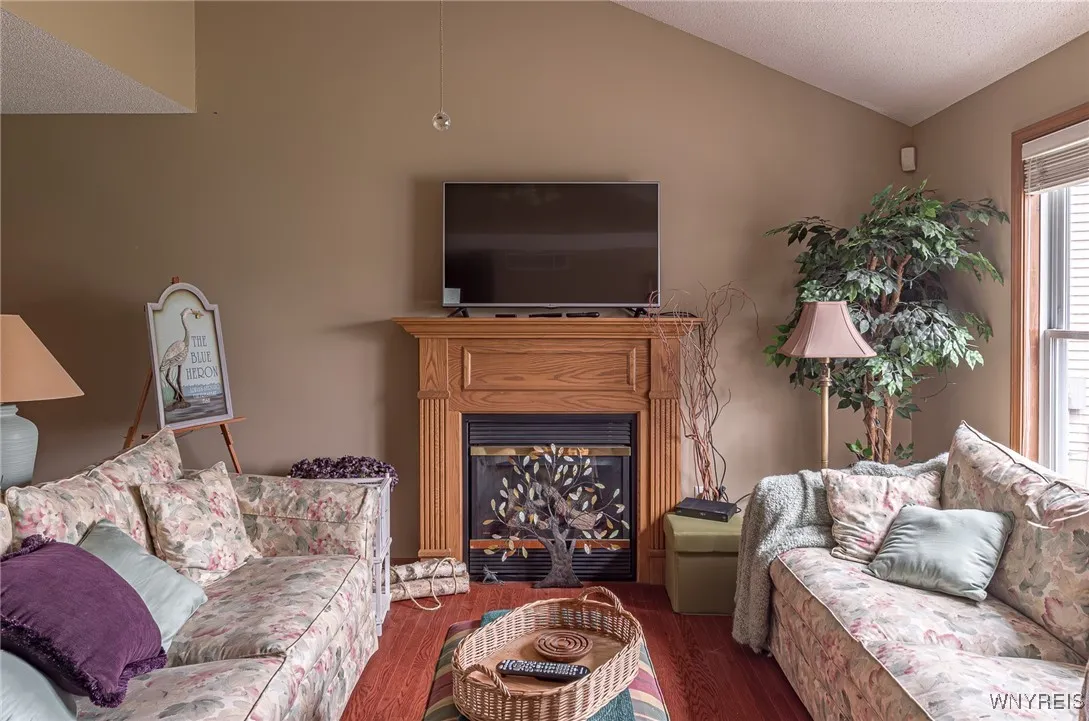 34 Alexander Parkway, Pendleton, New York 14120, Pendleton, New York 14120, 2 Bedrooms Bedrooms, 7 Rooms Rooms,2 BathroomsBathrooms,Residential,For Sale,34 Alexander Parkway, Pendleton, New York 14120,0,B1647127