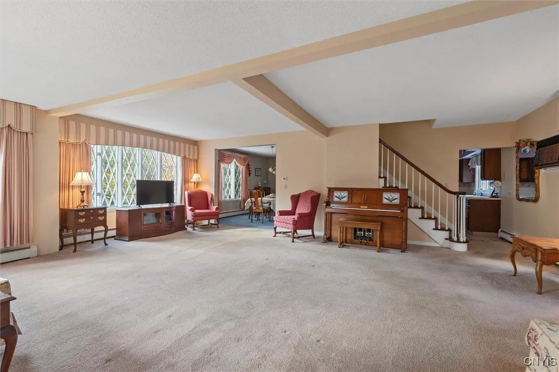 EXTRA LARGE LIVING ROOM