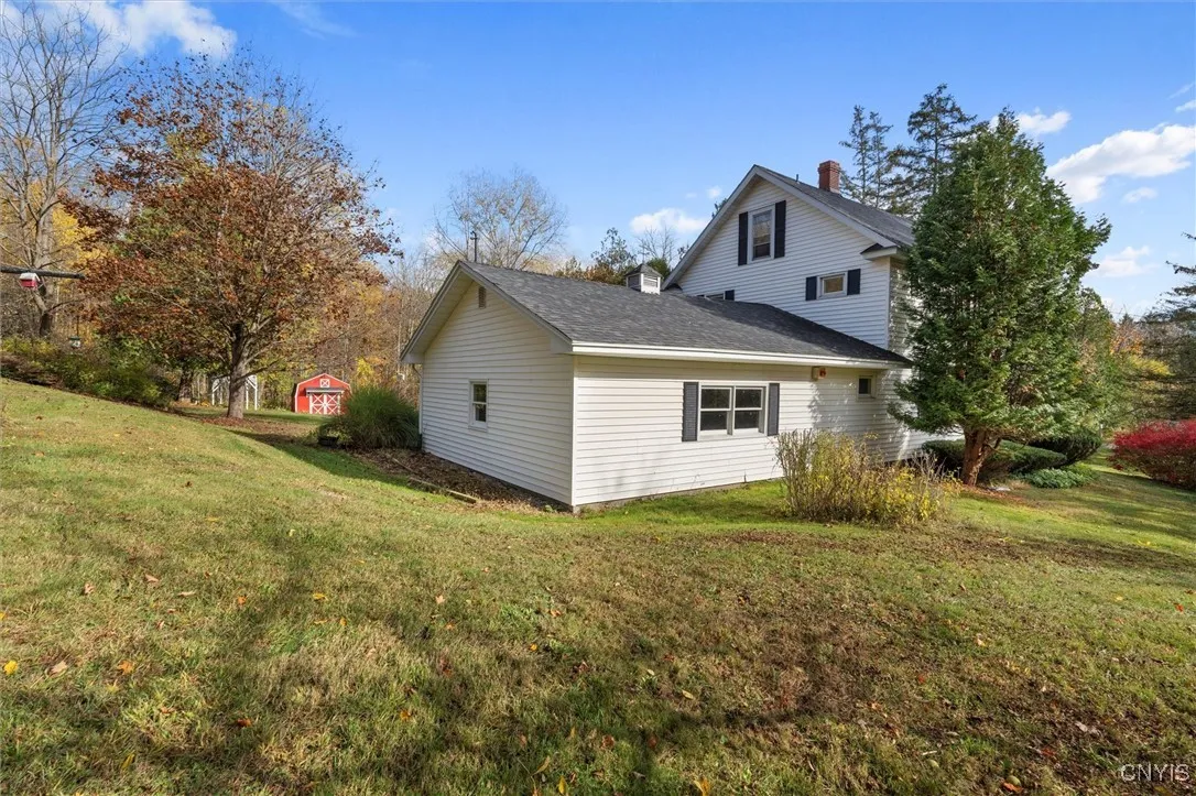 SPACIOUS YARD FOR ENTERTAINING