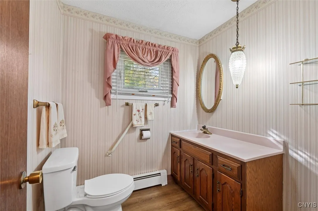 FIRST FLOOR BATH -EASY ACCESS AND PRACTICAL LAYOUT