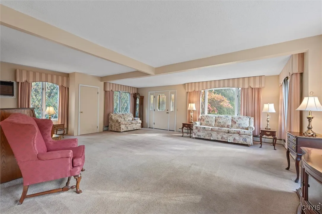 SO MUCH ROOM TO ENTERTAIN.. BRIGHT-ROOMY AND WELCOMING