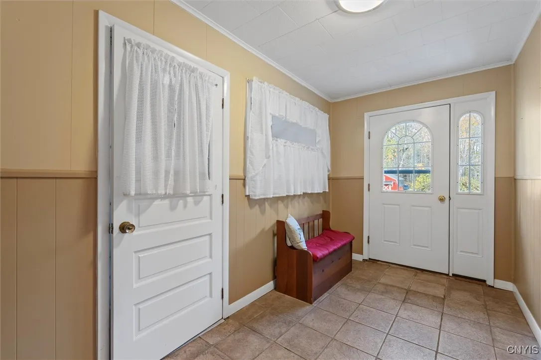 SIDE ENTRY W/CERAMIC FLOOR