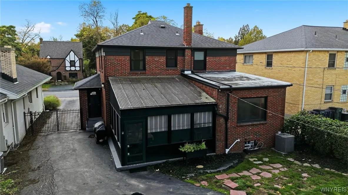 1060 Amherst Street, Buffalo, New York 14216, Buffalo, New York 14216, 4 Bedrooms Bedrooms, 10 Rooms Rooms,1 BathroomBathrooms,Residential,For Sale,1060 Amherst Street, Buffalo, New York 14216,0,B1645224