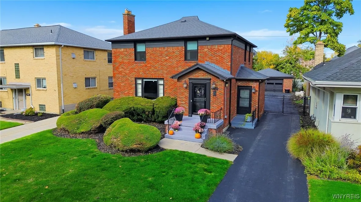 1060 Amherst Street, Buffalo, New York 14216, Buffalo, New York 14216, 4 Bedrooms Bedrooms, 10 Rooms Rooms,1 BathroomBathrooms,Residential,For Sale,1060 Amherst Street, Buffalo, New York 14216,0,B1645224
