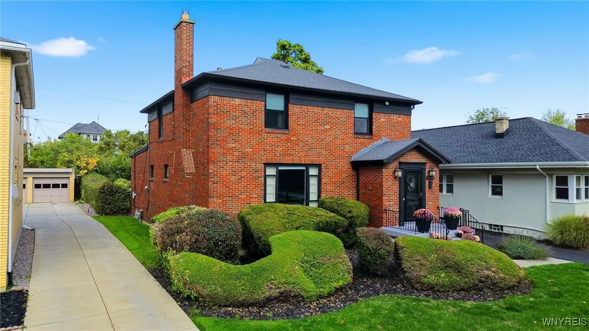 1060 Amherst Street, Buffalo, New York 14216, Buffalo, New York 14216, 4 Bedrooms Bedrooms, 10 Rooms Rooms,1 BathroomBathrooms,Residential,For Sale,1060 Amherst Street, Buffalo, New York 14216,0,B1645224