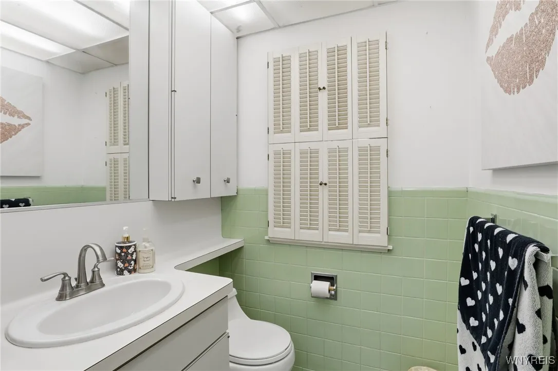 1060 Amherst Street, Buffalo, New York 14216, Buffalo, New York 14216, 4 Bedrooms Bedrooms, 10 Rooms Rooms,1 BathroomBathrooms,Residential,For Sale,1060 Amherst Street, Buffalo, New York 14216,0,B1645224