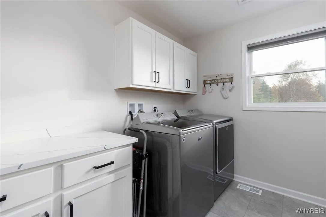 23 Greenspring Court, West Seneca, New York 14224, West Seneca, New York 14224, 4 Bedrooms Bedrooms, 13 Rooms Rooms,2 BathroomsBathrooms,Residential,For Sale,23 Greenspring Court, West Seneca, New York 14224,0,B1647313