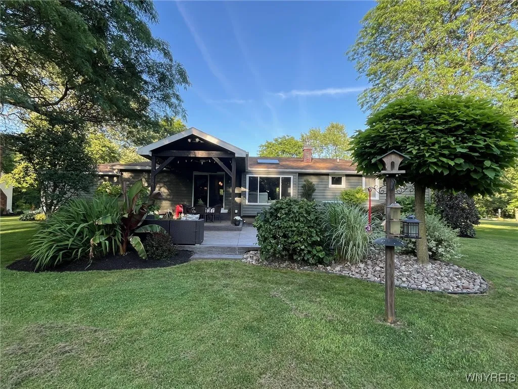 7812 Northfield Road, Clarence, New York 14032, Clarence, New York 14032, 3 Bedrooms Bedrooms, 8 Rooms Rooms,2 BathroomsBathrooms,Residential,Closed,7812 Northfield Road, Clarence, New York 14032,0,B1647260