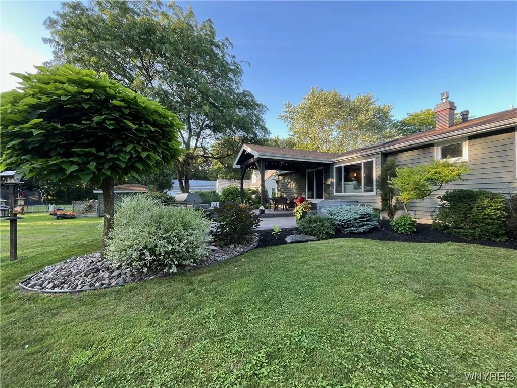7812 Northfield Road, Clarence, New York 14032, Clarence, New York 14032, 3 Bedrooms Bedrooms, 8 Rooms Rooms,2 BathroomsBathrooms,Residential,Closed,7812 Northfield Road, Clarence, New York 14032,0,B1647260