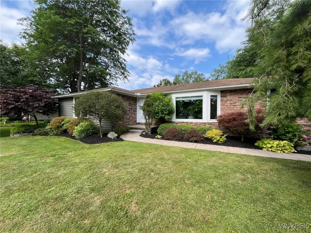 7812 Northfield Road, Clarence, New York 14032, Clarence, New York 14032, 3 Bedrooms Bedrooms, 8 Rooms Rooms,2 BathroomsBathrooms,Residential,Closed,7812 Northfield Road, Clarence, New York 14032,0,B1647260