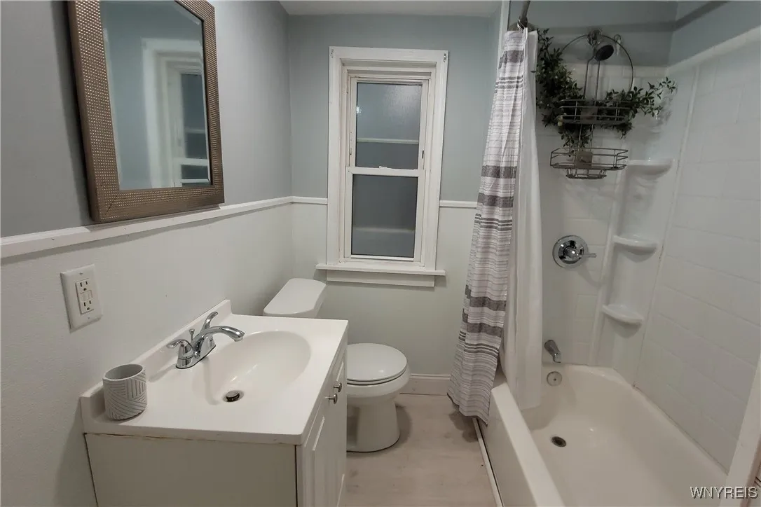 118 Pries (upper) - Bathroom