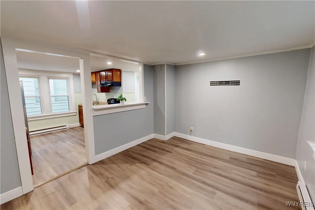 118 Pries (upper) - Living Room