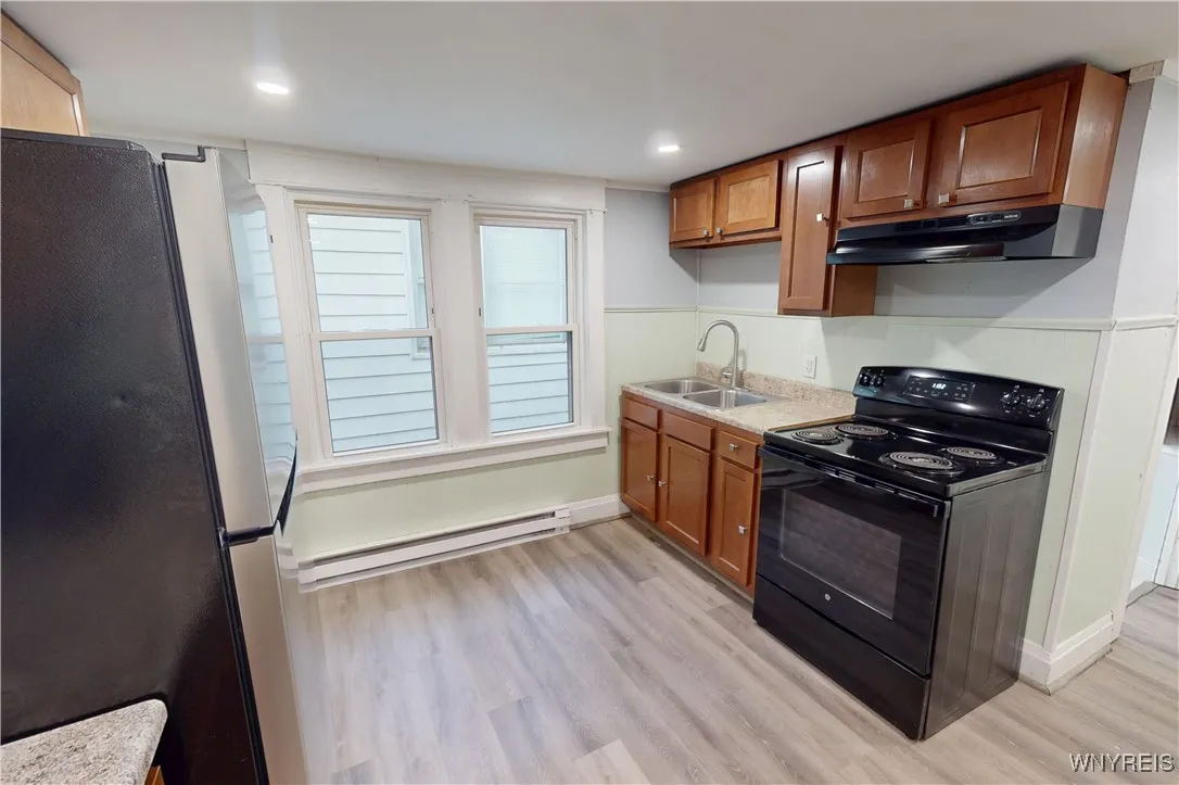 118 Pries (upper)- Kitchen