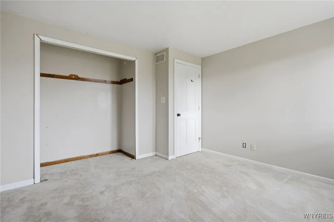 8221 Clarence Lane North, Clarence, New York 14051, Clarence, New York 14051, 5 Bedrooms Bedrooms, 10 Rooms Rooms,2 BathroomsBathrooms,Residential Lease,Closed,8221 Clarence Lane North, Clarence, New York 14051,0,B1647388