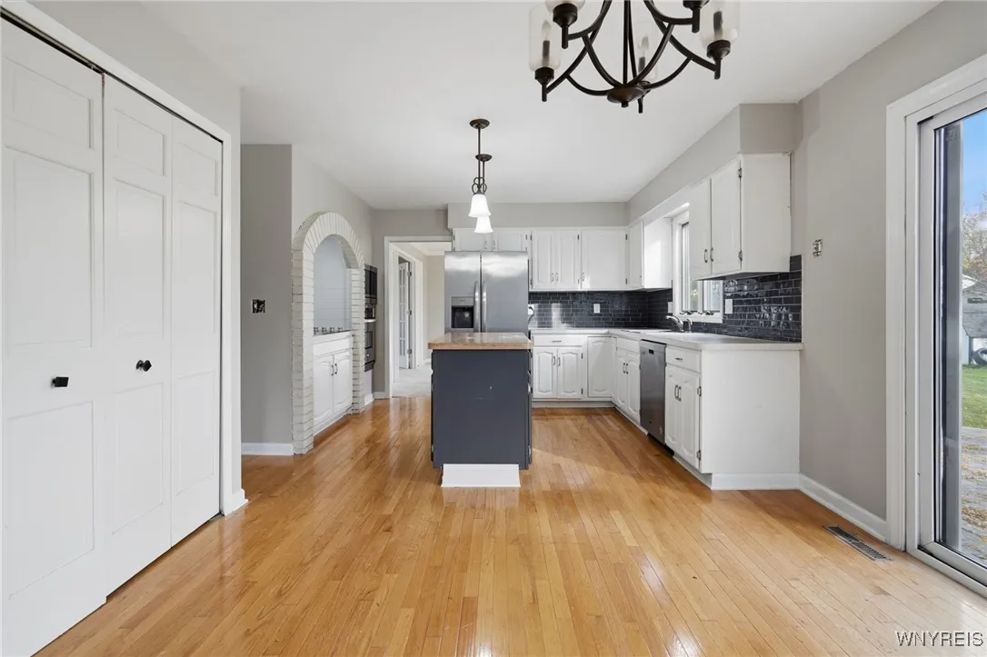 8221 Clarence Lane North, Clarence, New York 14051, Clarence, New York 14051, 5 Bedrooms Bedrooms, 10 Rooms Rooms,2 BathroomsBathrooms,Residential Lease,Closed,8221 Clarence Lane North, Clarence, New York 14051,0,B1647388