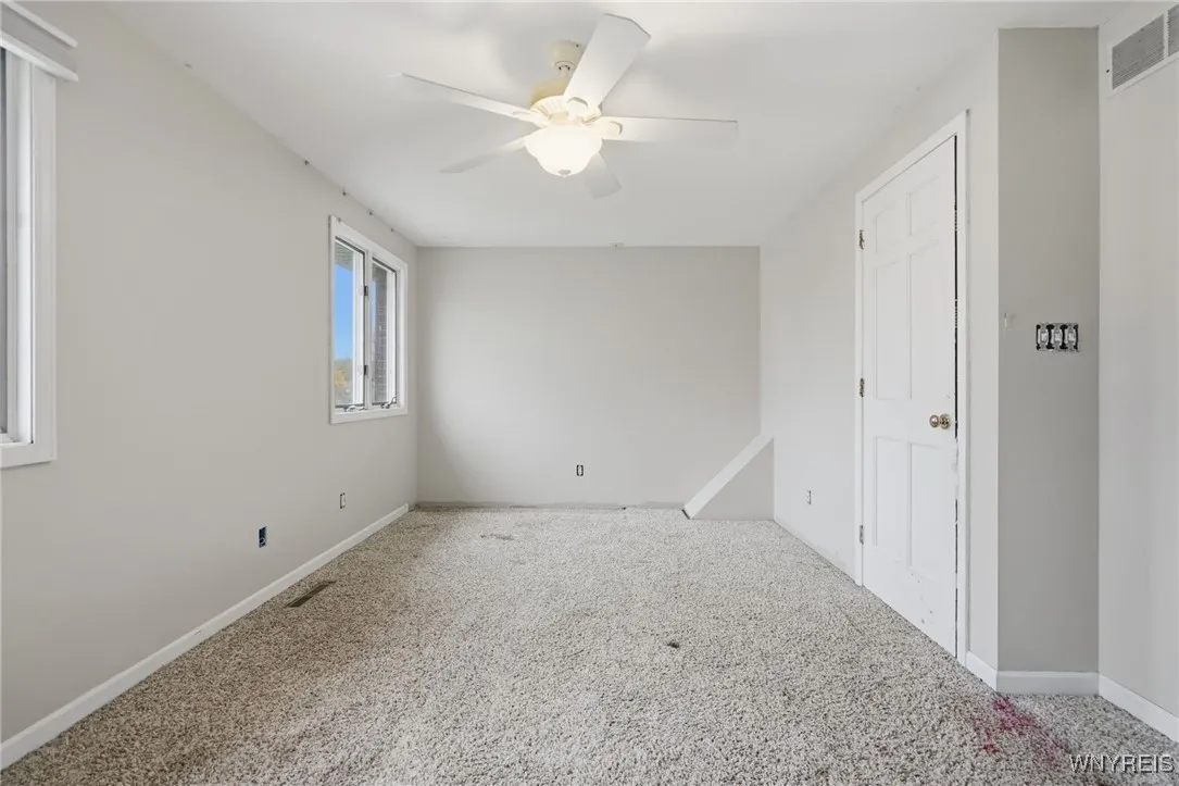 8221 Clarence Lane North, Clarence, New York 14051, Clarence, New York 14051, 5 Bedrooms Bedrooms, 10 Rooms Rooms,2 BathroomsBathrooms,Residential Lease,Closed,8221 Clarence Lane North, Clarence, New York 14051,0,B1647388