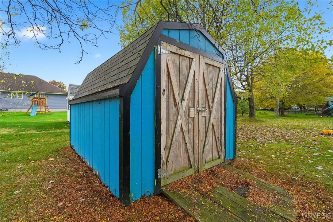 8221 Clarence Lane North, Clarence, New York 14051, Clarence, New York 14051, 5 Bedrooms Bedrooms, 10 Rooms Rooms,2 BathroomsBathrooms,Residential Lease,Closed,8221 Clarence Lane North, Clarence, New York 14051,0,B1647388