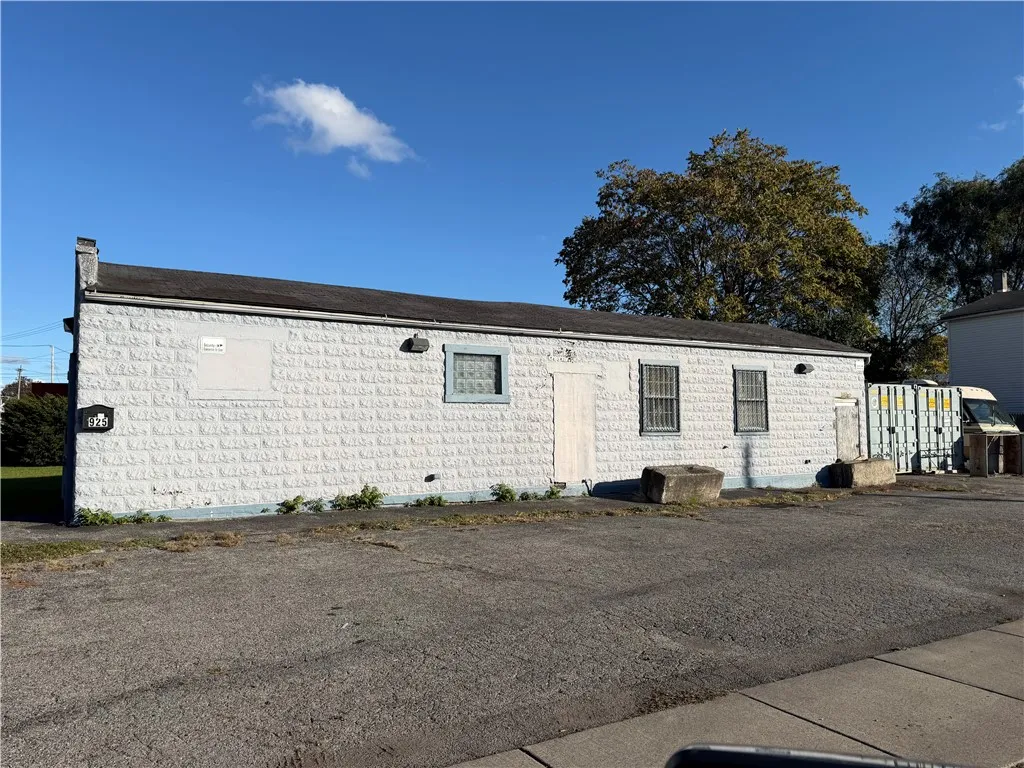 925 Maple Street, Rochester, New York 14611, Rochester, New York 14611, 2 Rooms Rooms,Commercial Sale,For Sale,925 Maple Street, Rochester, New York 14611,0,R1647443