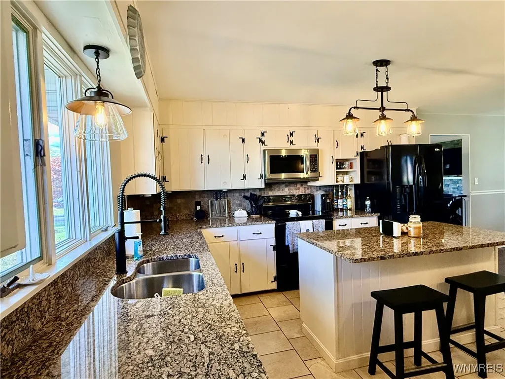 201 Oak Street, Batavia City, New York 14020, Batavia City, New York 14020, 3 Bedrooms Bedrooms, 8 Rooms Rooms,3 BathroomsBathrooms,Residential,For Sale,201 Oak Street, Batavia City, New York 14020,0,B1647440