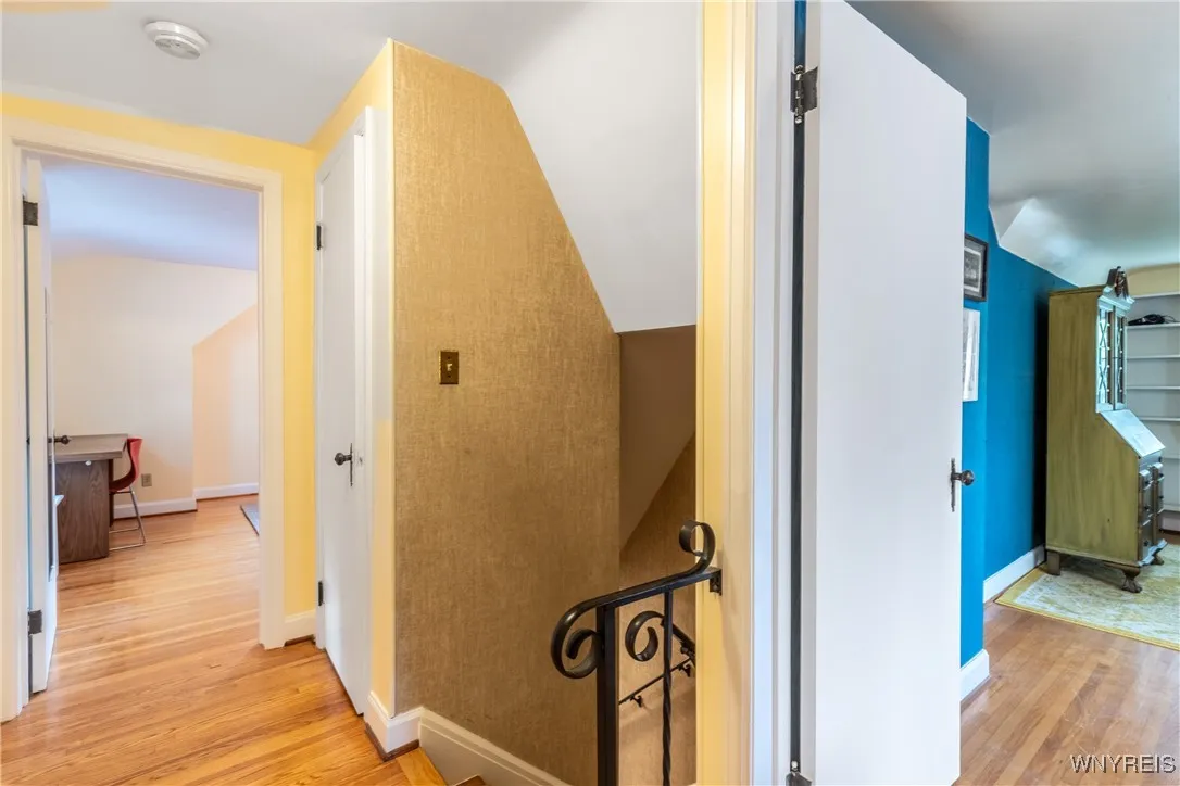 188 Northwood - 2nd floor hall