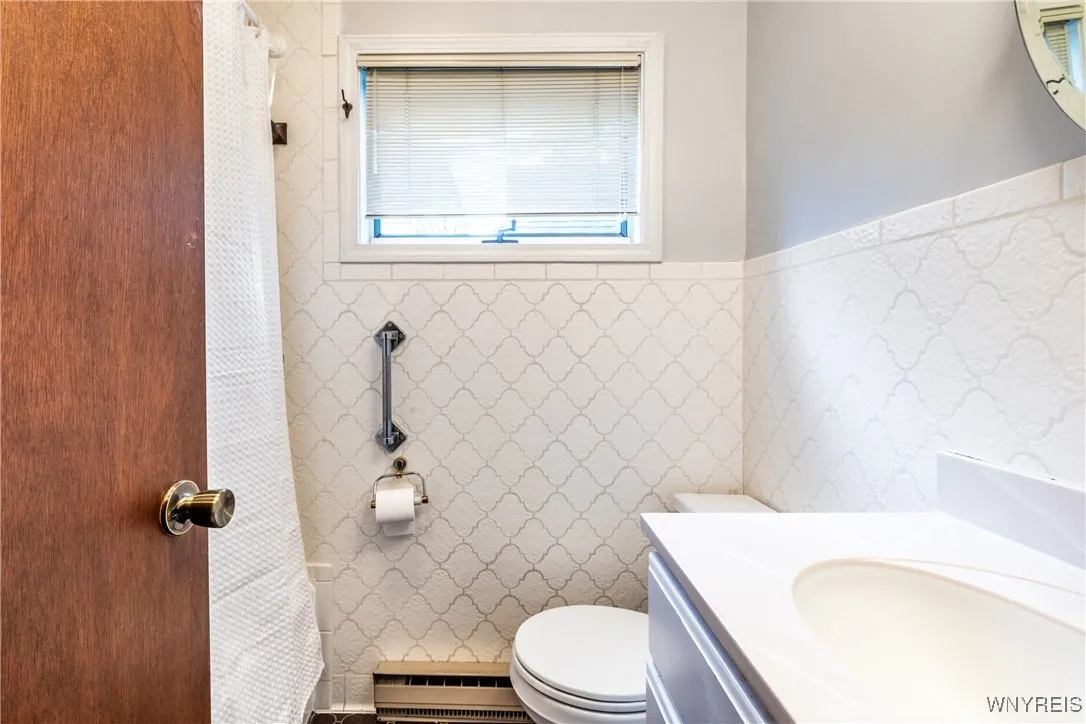 188 Northwood - 1st floor full bath