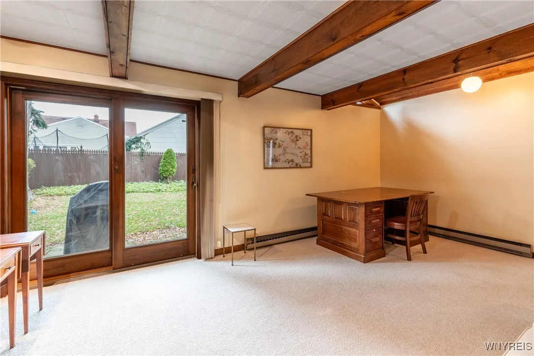 188 Northwood - Family Room - 4