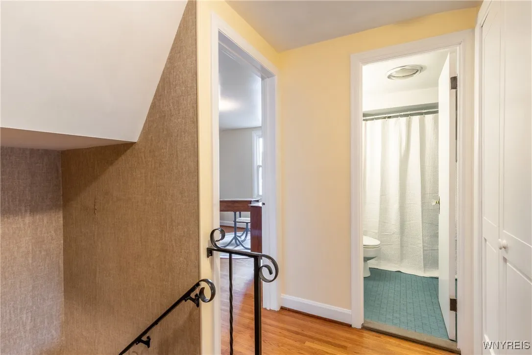 188 Northwood - 2nd floor hall