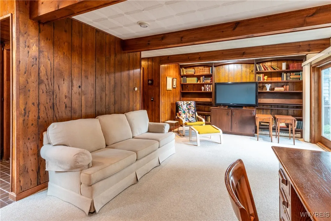 188 Northwood - Family Room - 2