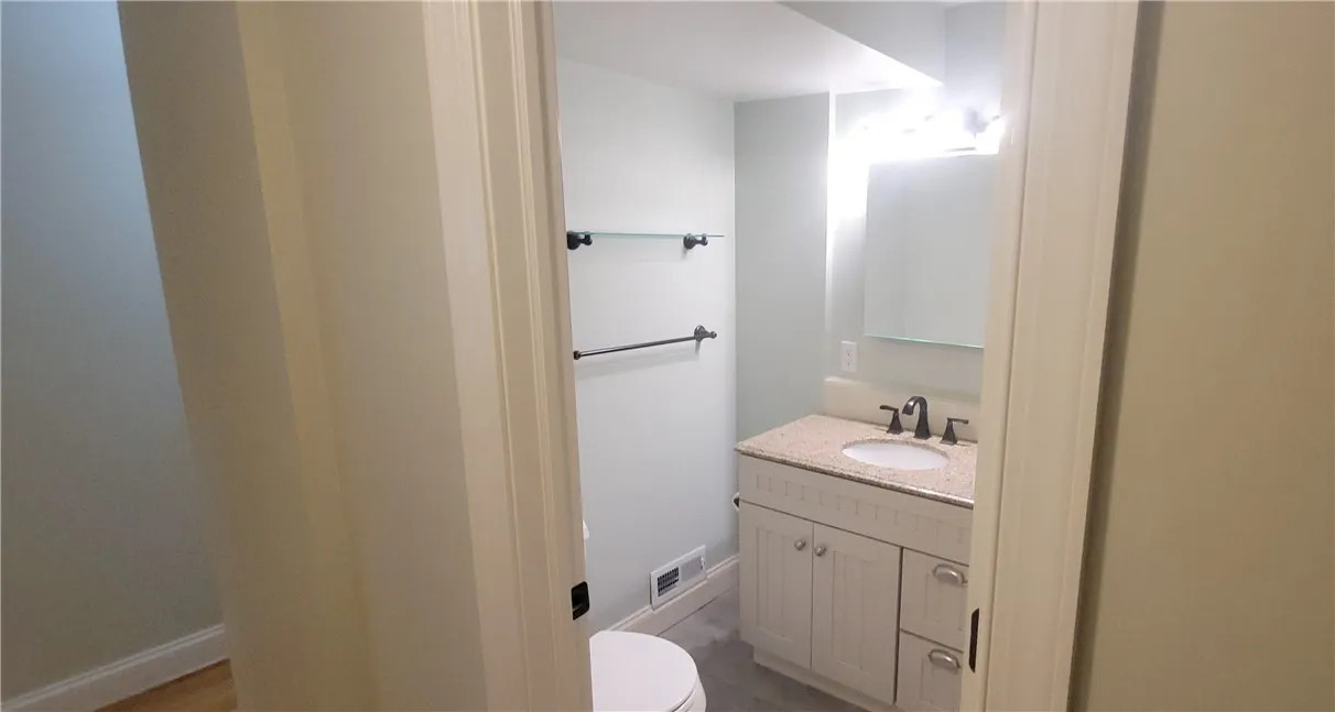 6 South Street, Pittsford, New York 14534, Pittsford, New York 14534, 2 Bedrooms Bedrooms, 5 Rooms Rooms,2 BathroomsBathrooms,Residential Lease,For Rent,6 South Street, Pittsford, New York 14534,0,R1647256