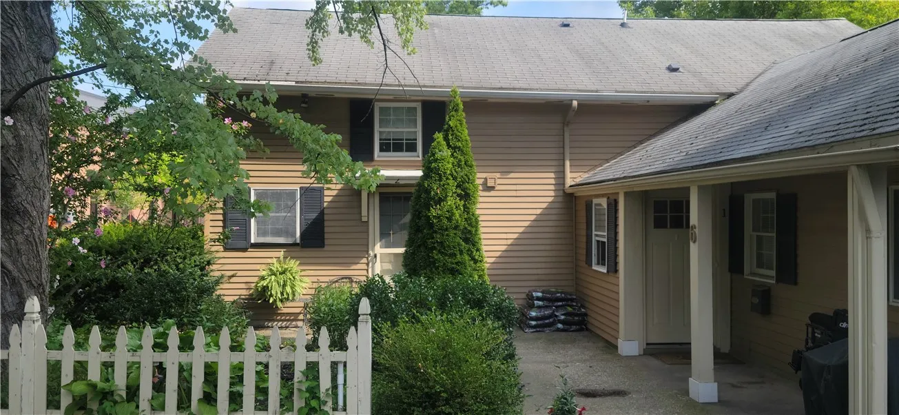 6 South Street, Pittsford, New York 14534, Pittsford, New York 14534, 2 Bedrooms Bedrooms, 5 Rooms Rooms,2 BathroomsBathrooms,Residential Lease,For Rent,6 South Street, Pittsford, New York 14534,0,R1647256