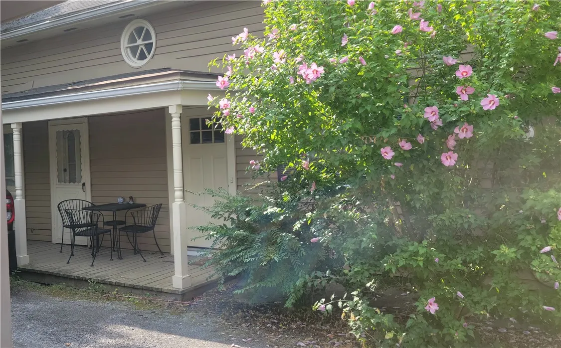 6 South Street, Pittsford, New York 14534, Pittsford, New York 14534, 2 Bedrooms Bedrooms, 5 Rooms Rooms,2 BathroomsBathrooms,Residential Lease,For Rent,6 South Street, Pittsford, New York 14534,0,R1647256