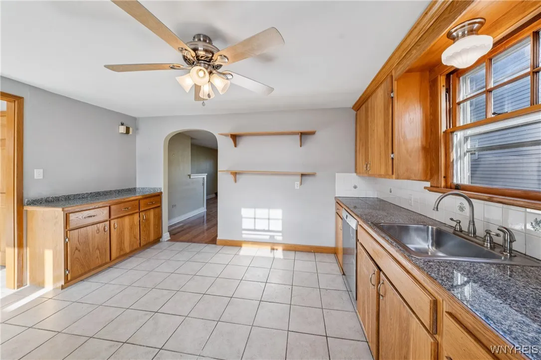 271 Niagara Street, Tonawanda, New York 14150, Tonawanda, New York 14150, 2 Bedrooms Bedrooms, 5 Rooms Rooms,1 BathroomBathrooms,Residential,For Sale,271 Niagara Street, Tonawanda, New York 14150,0,B1647453