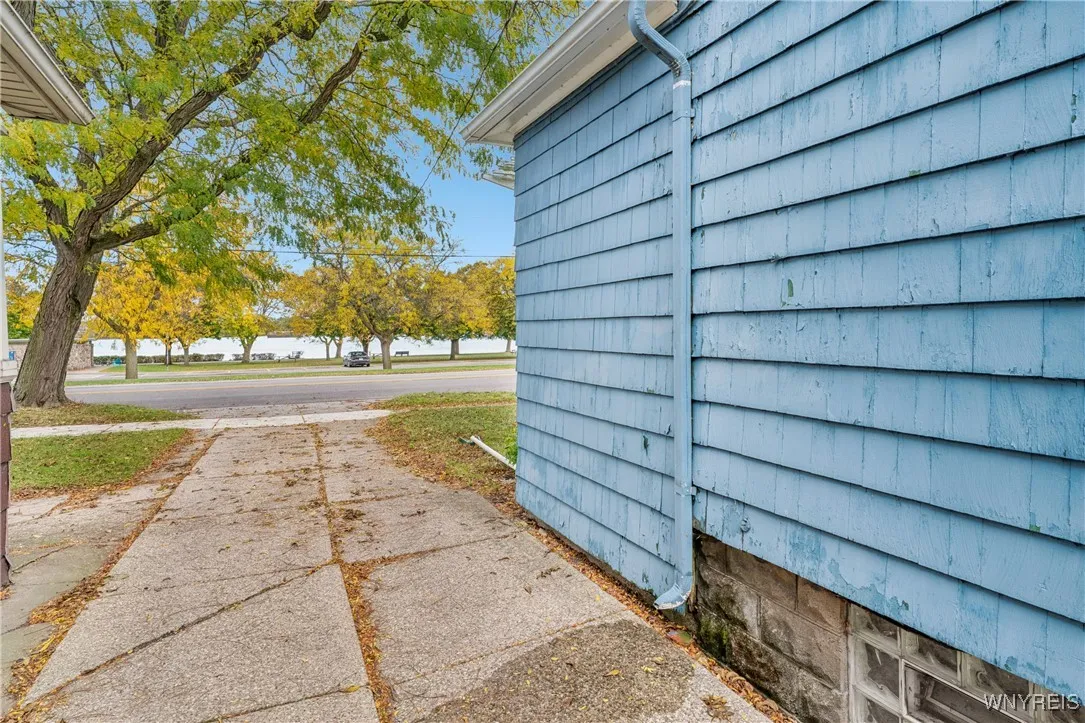 271 Niagara Street, Tonawanda, New York 14150, Tonawanda, New York 14150, 2 Bedrooms Bedrooms, 5 Rooms Rooms,1 BathroomBathrooms,Residential,For Sale,271 Niagara Street, Tonawanda, New York 14150,0,B1647453