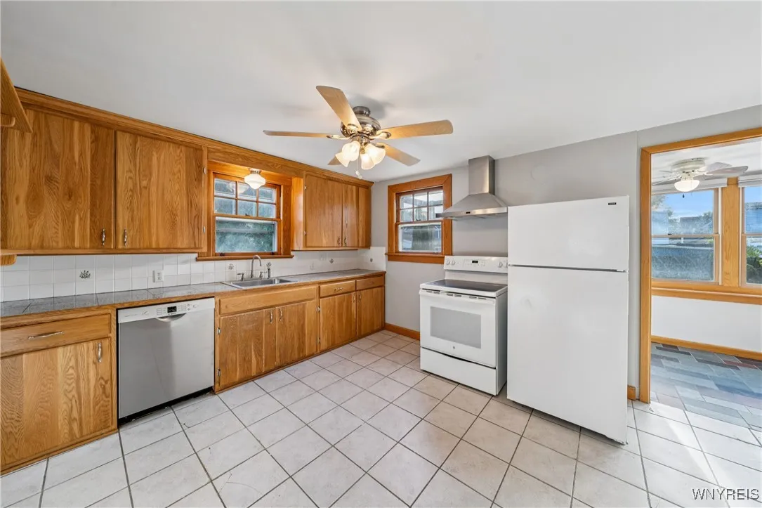 271 Niagara Street, Tonawanda, New York 14150, Tonawanda, New York 14150, 2 Bedrooms Bedrooms, 5 Rooms Rooms,1 BathroomBathrooms,Residential,For Sale,271 Niagara Street, Tonawanda, New York 14150,0,B1647453