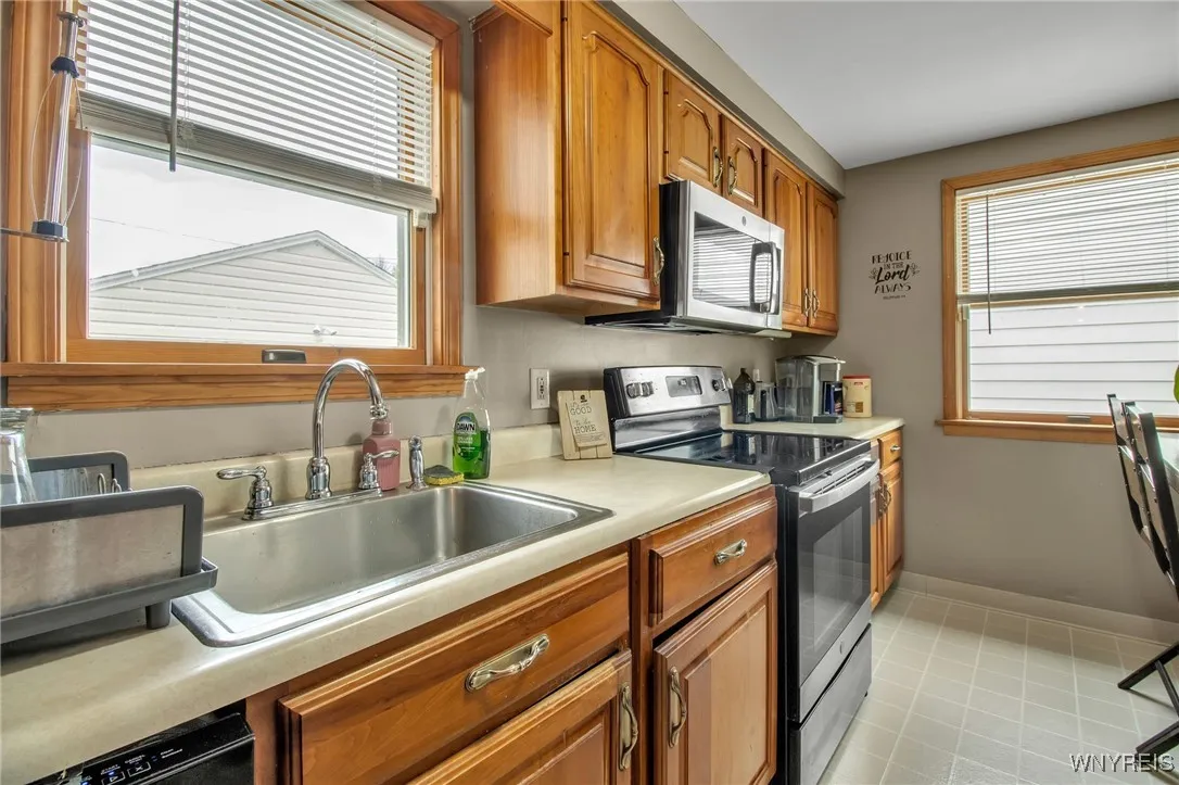 480 Moore Avenue, Tonawanda, New York 14223, Tonawanda, New York 14223, 3 Bedrooms Bedrooms, 6 Rooms Rooms,1 BathroomBathrooms,Residential,For Sale,480 Moore Avenue, Tonawanda, New York 14223,0,B1647469