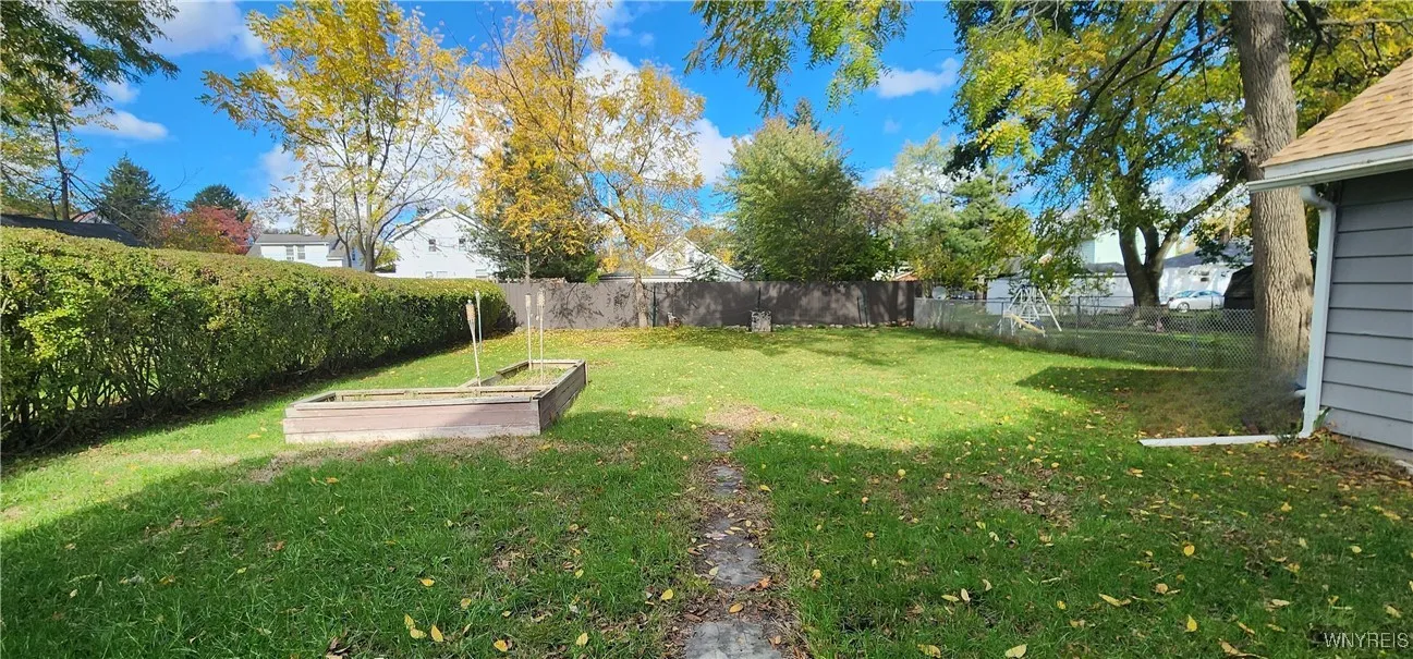 This photo has been virtually edited.