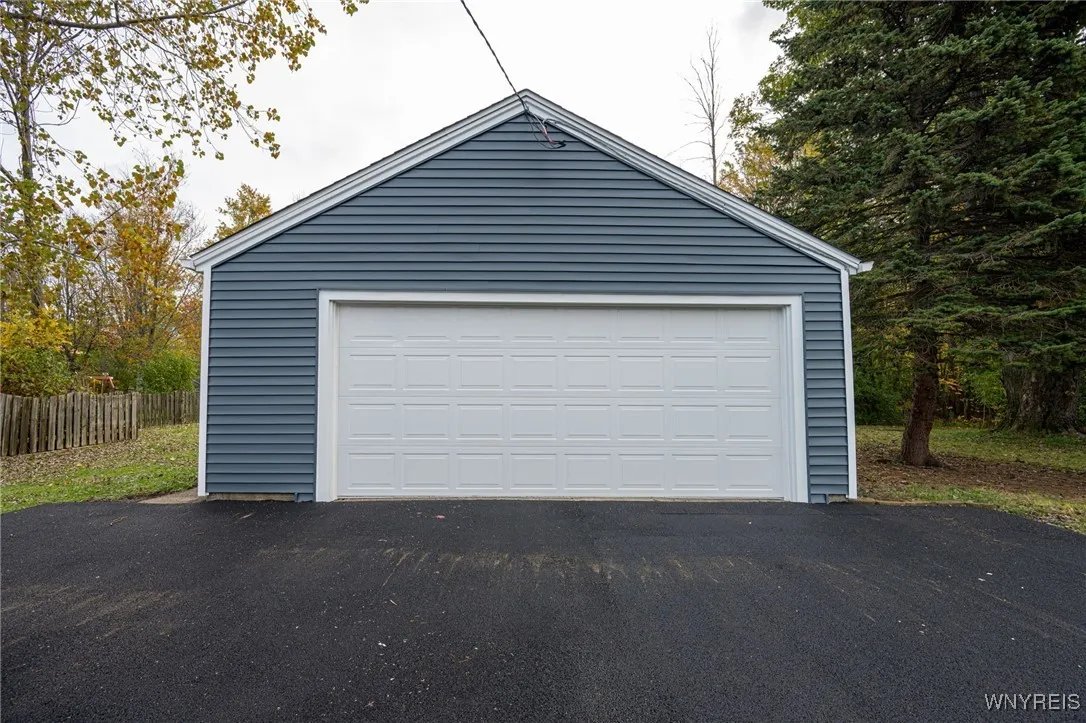 5683 Dover Road, Hamburg, New York 14085, Hamburg, New York 14085, 5 Bedrooms Bedrooms, 8 Rooms Rooms,2 BathroomsBathrooms,Residential,For Sale,5683 Dover Road, Hamburg, New York 14085,0,B1645703