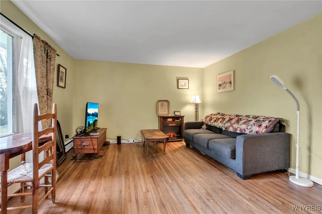 4180 Day Road, Lockport Town, New York 14094, Lockport Town, New York 14094, 2 Bedrooms Bedrooms, 5 Rooms Rooms,1 BathroomBathrooms,Residential,For Sale,4180 Day Road, Lockport Town, New York 14094,0,B1647416