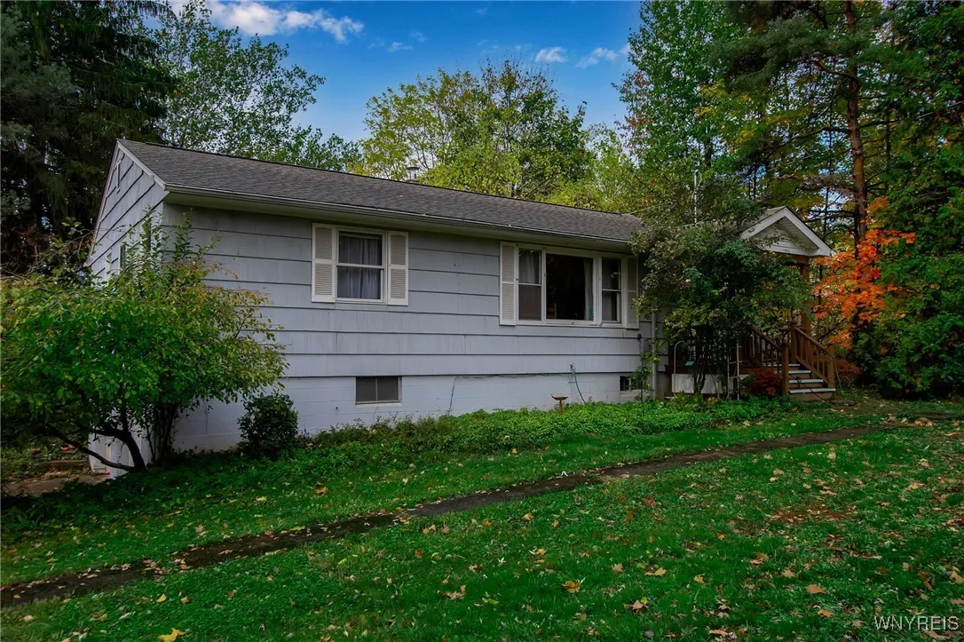 4180 Day Road, Lockport Town, New York 14094, Lockport Town, New York 14094, 2 Bedrooms Bedrooms, 5 Rooms Rooms,1 BathroomBathrooms,Residential,For Sale,4180 Day Road, Lockport Town, New York 14094,0,B1647416