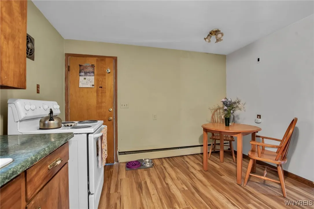 4180 Day Road, Lockport Town, New York 14094, Lockport Town, New York 14094, 2 Bedrooms Bedrooms, 5 Rooms Rooms,1 BathroomBathrooms,Residential,For Sale,4180 Day Road, Lockport Town, New York 14094,0,B1647416