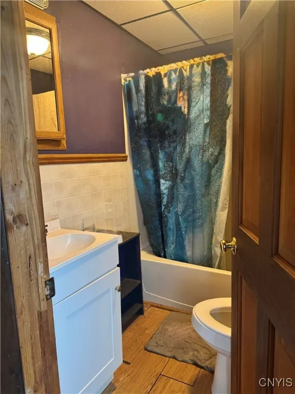 lower floor full bathroom