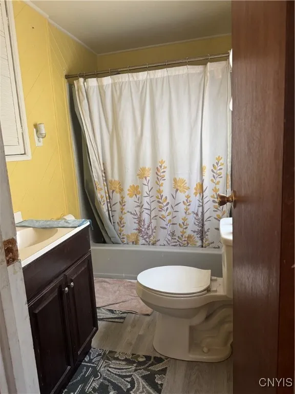 upper floor full bathroom