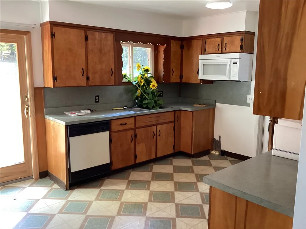 1541 Oak Openings Road, Avon, New York 14414, Avon, New York 14414, 4 Bedrooms Bedrooms, 8 Rooms Rooms,2 BathroomsBathrooms,Residential,For Sale,1541 Oak Openings Road, Avon, New York 14414,0,R1647327