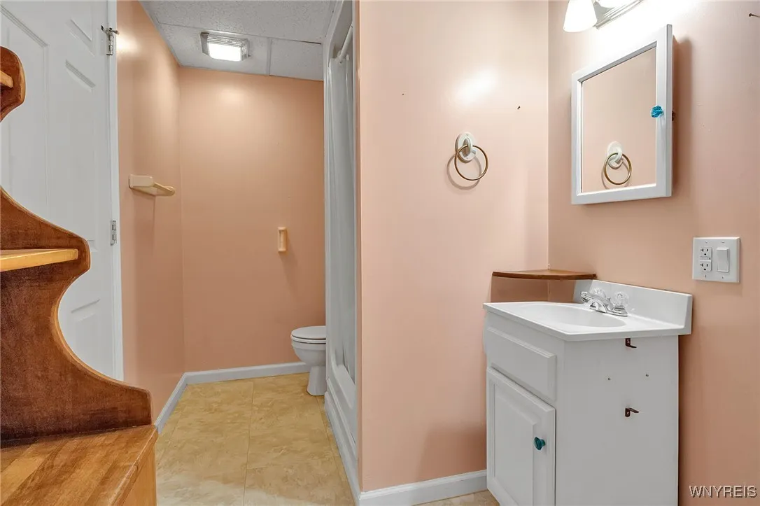 3911 Eagle Harbor Road, Albion, New York 14411, Albion, New York 14411, 3 Bedrooms Bedrooms, 7 Rooms Rooms,2 BathroomsBathrooms,Residential,For Sale,3911 Eagle Harbor Road, Albion, New York 14411,0,B1647524